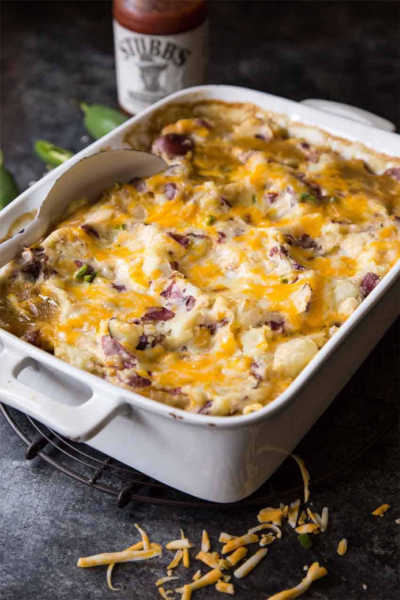 Pastel de brisket (shepherd's pie) ahumado con jalapeño, cheddar y puré de papas