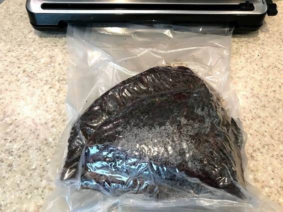 Brisket empacado al vacío, listo para el baño de sous vide