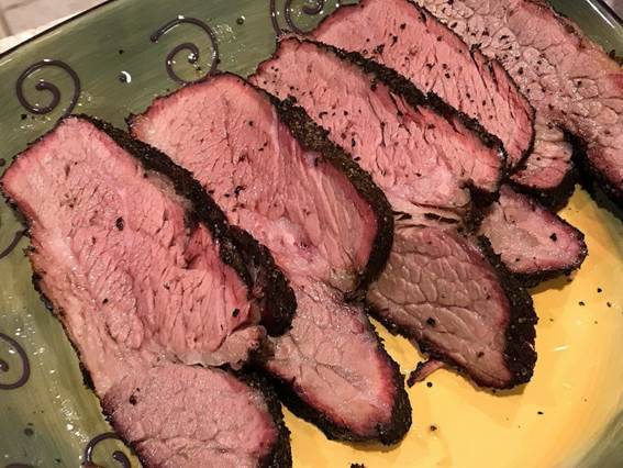 Brisket rebanado para servir
