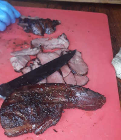 Lengua ahumada, recién sacada del ahumador